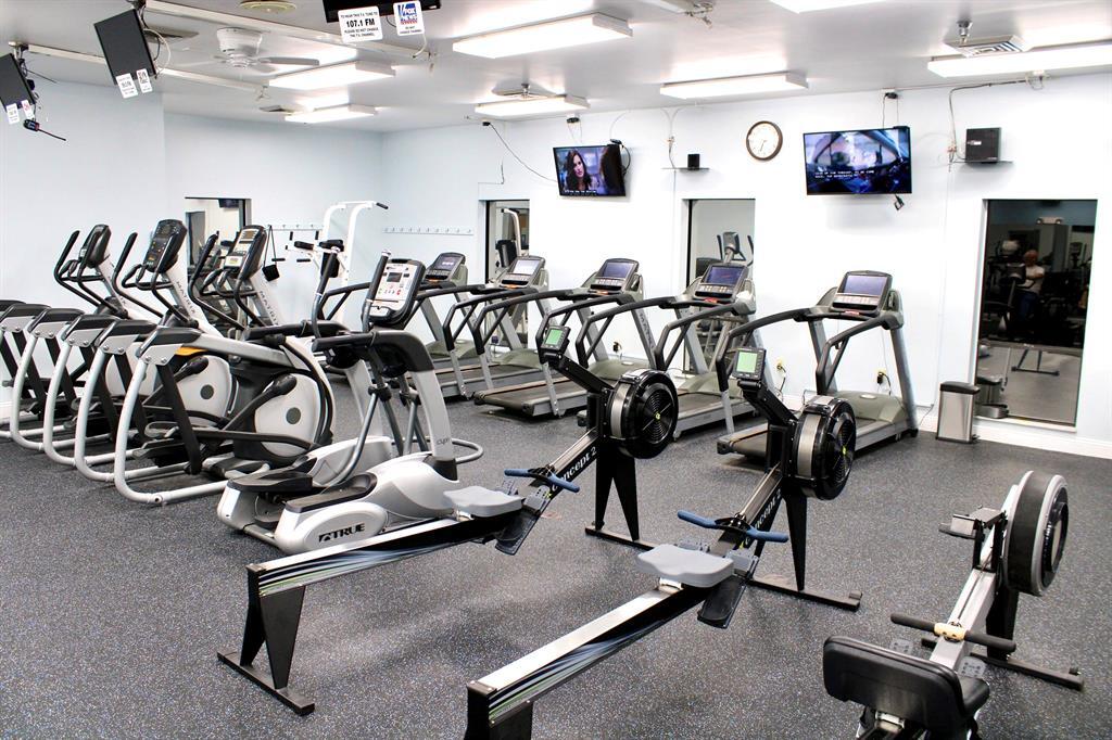 VICTORIA VILLAGE E CONDO - Residential