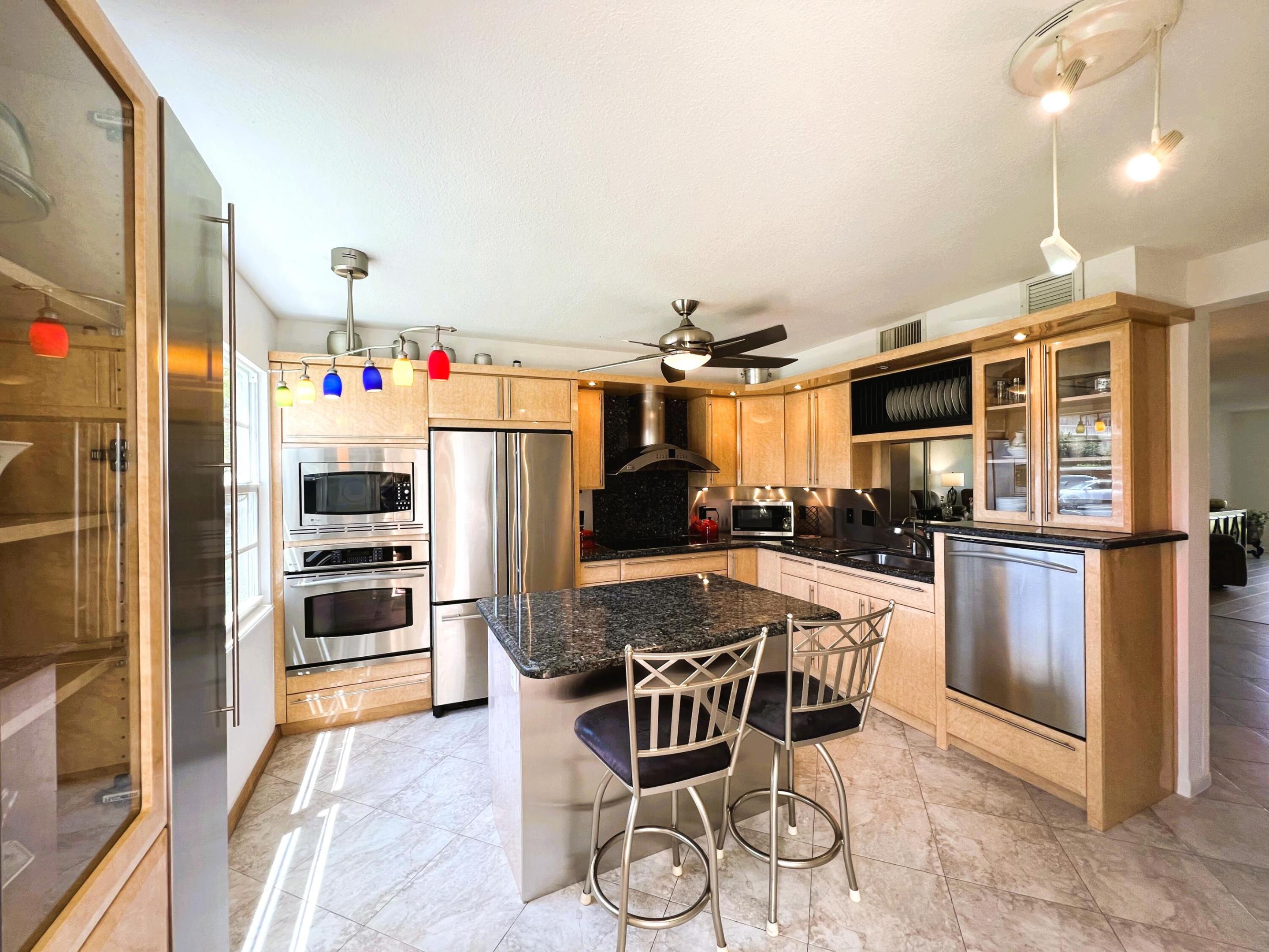 VICTORIA VILLAGE E CONDO - Residential