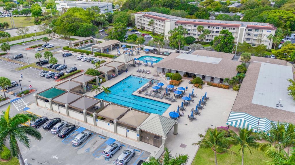 VICTORIA VILLAGE E CONDO - Residential