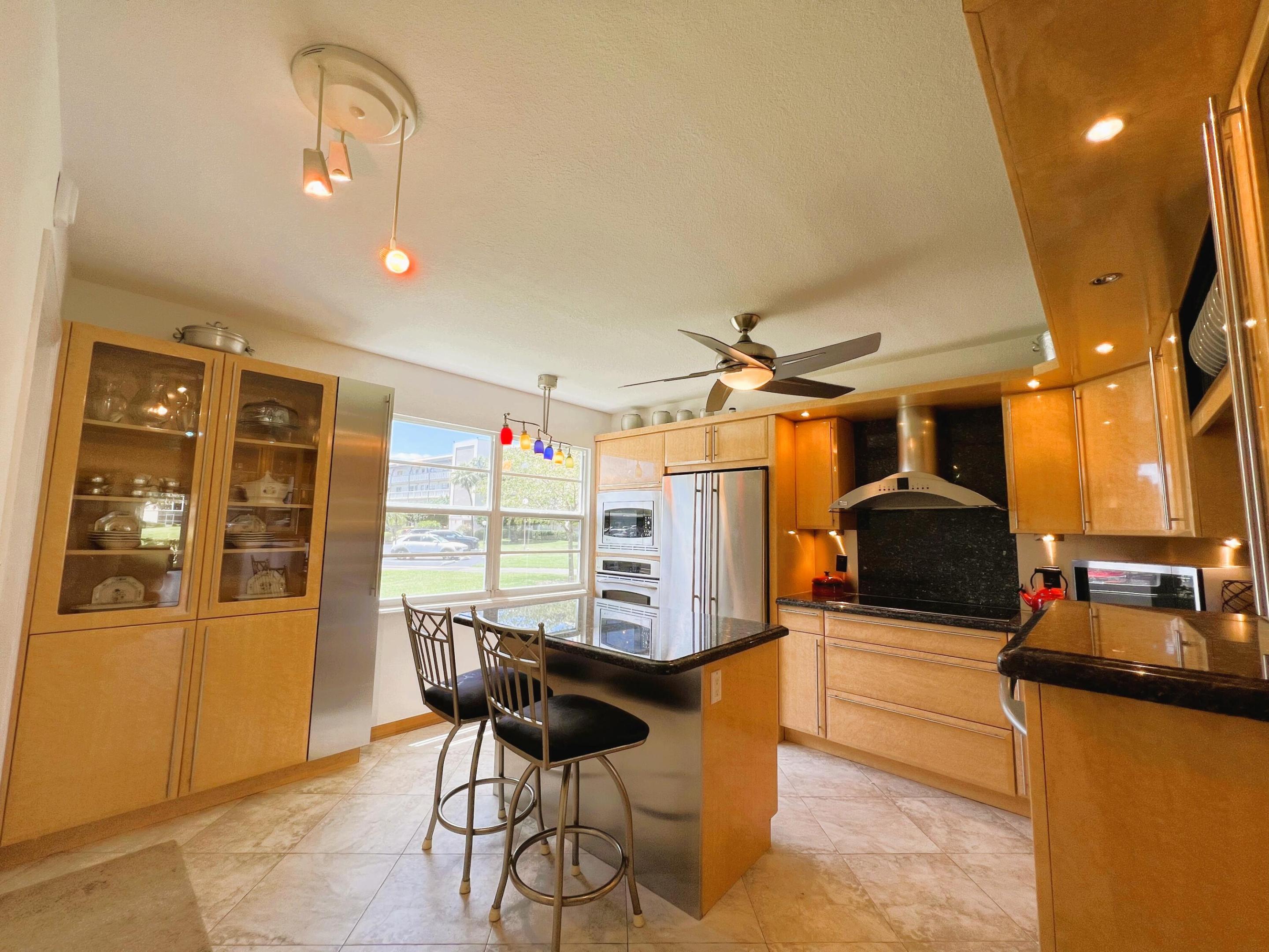 VICTORIA VILLAGE E CONDO - Residential