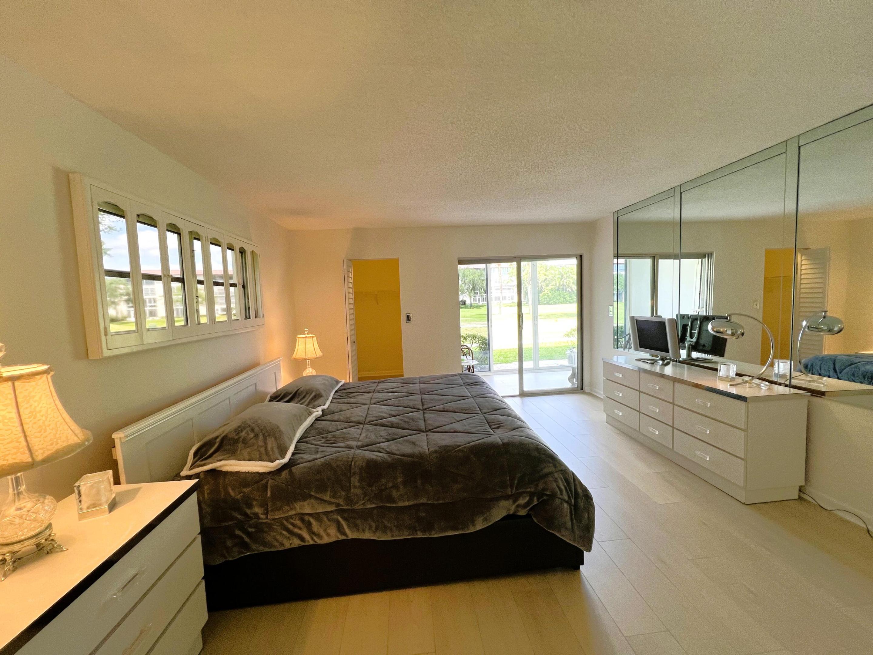 VICTORIA VILLAGE E CONDO - Residential