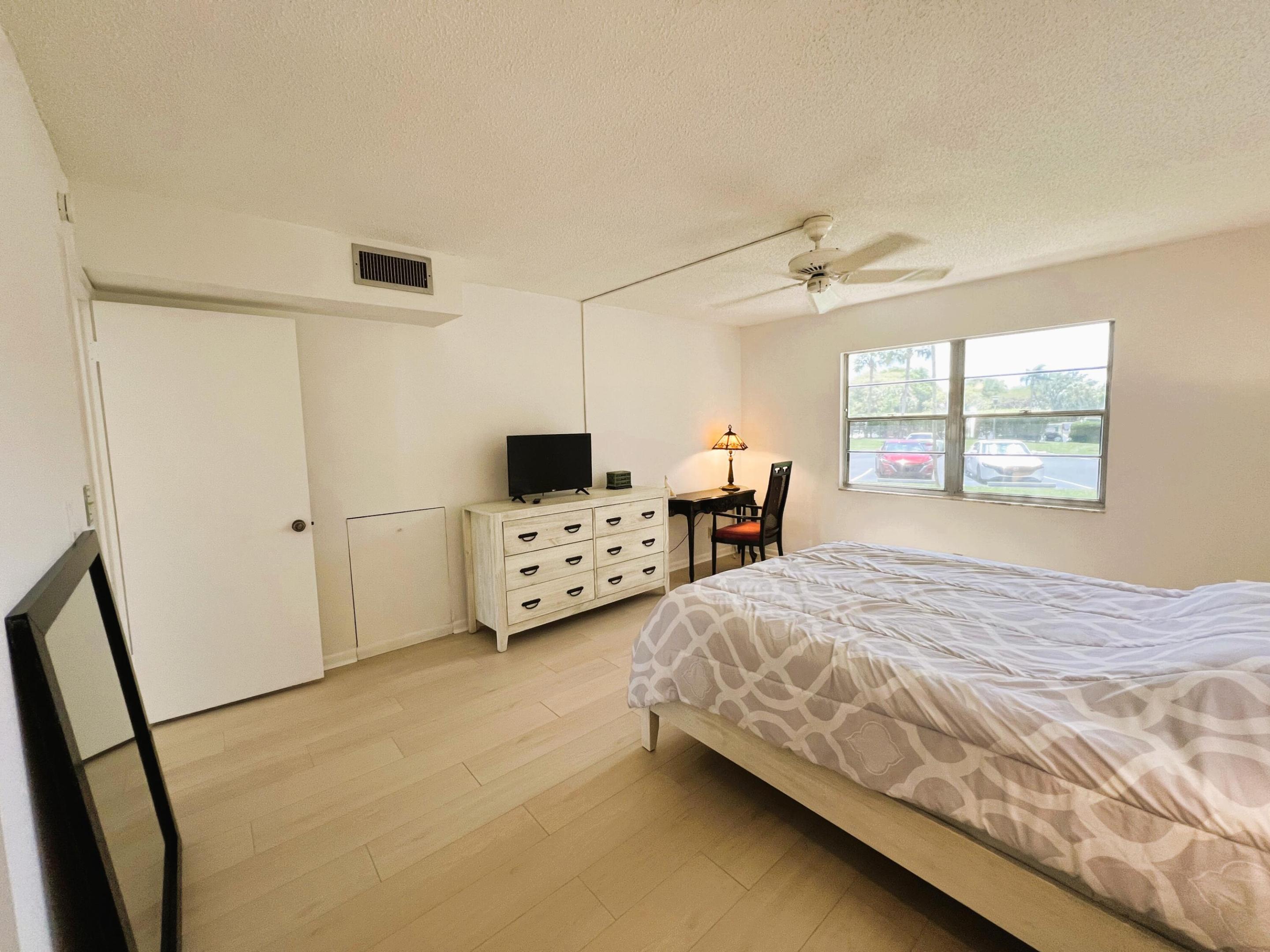 VICTORIA VILLAGE E CONDO - Residential