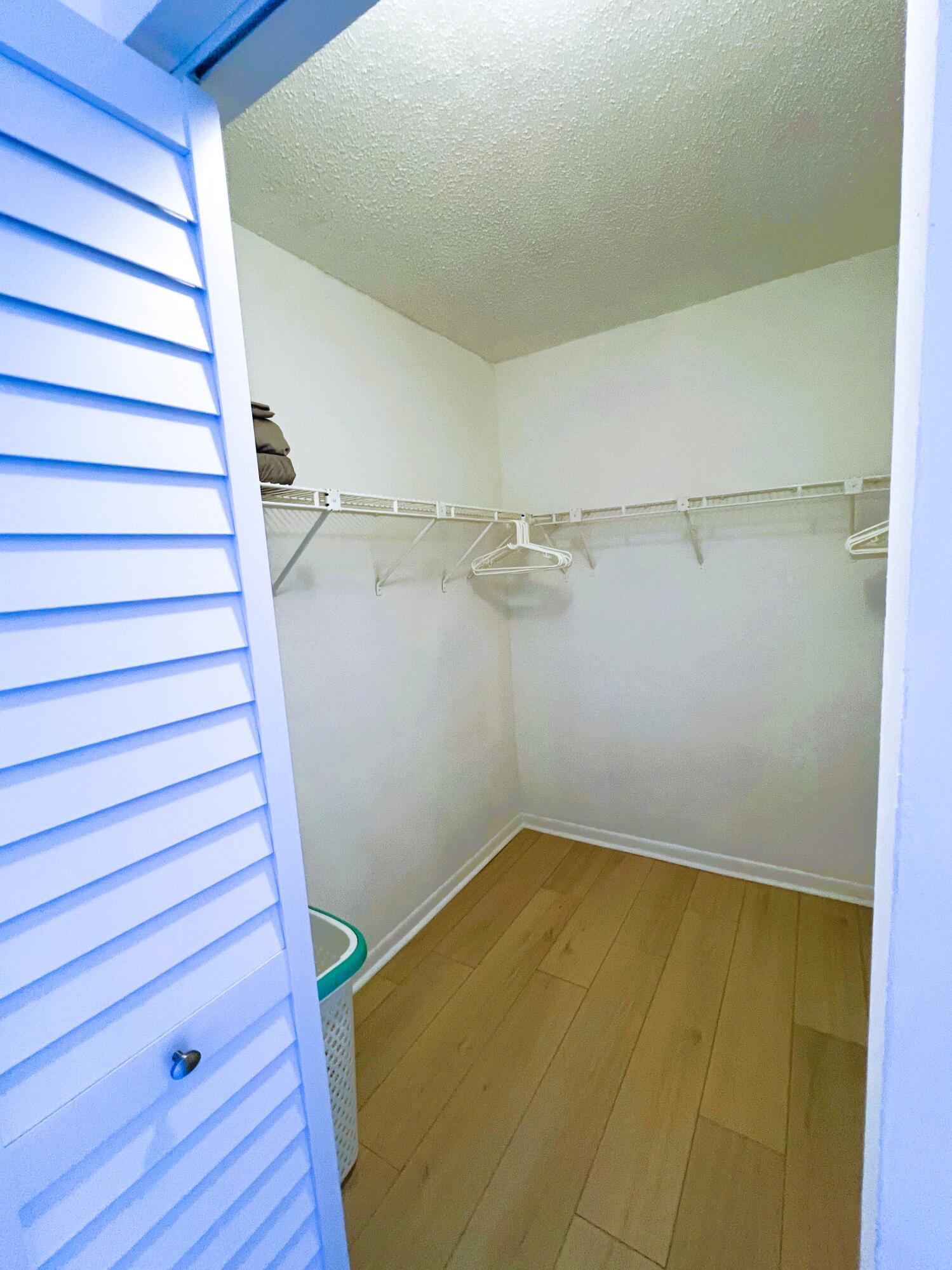 VICTORIA VILLAGE E CONDO - Residential