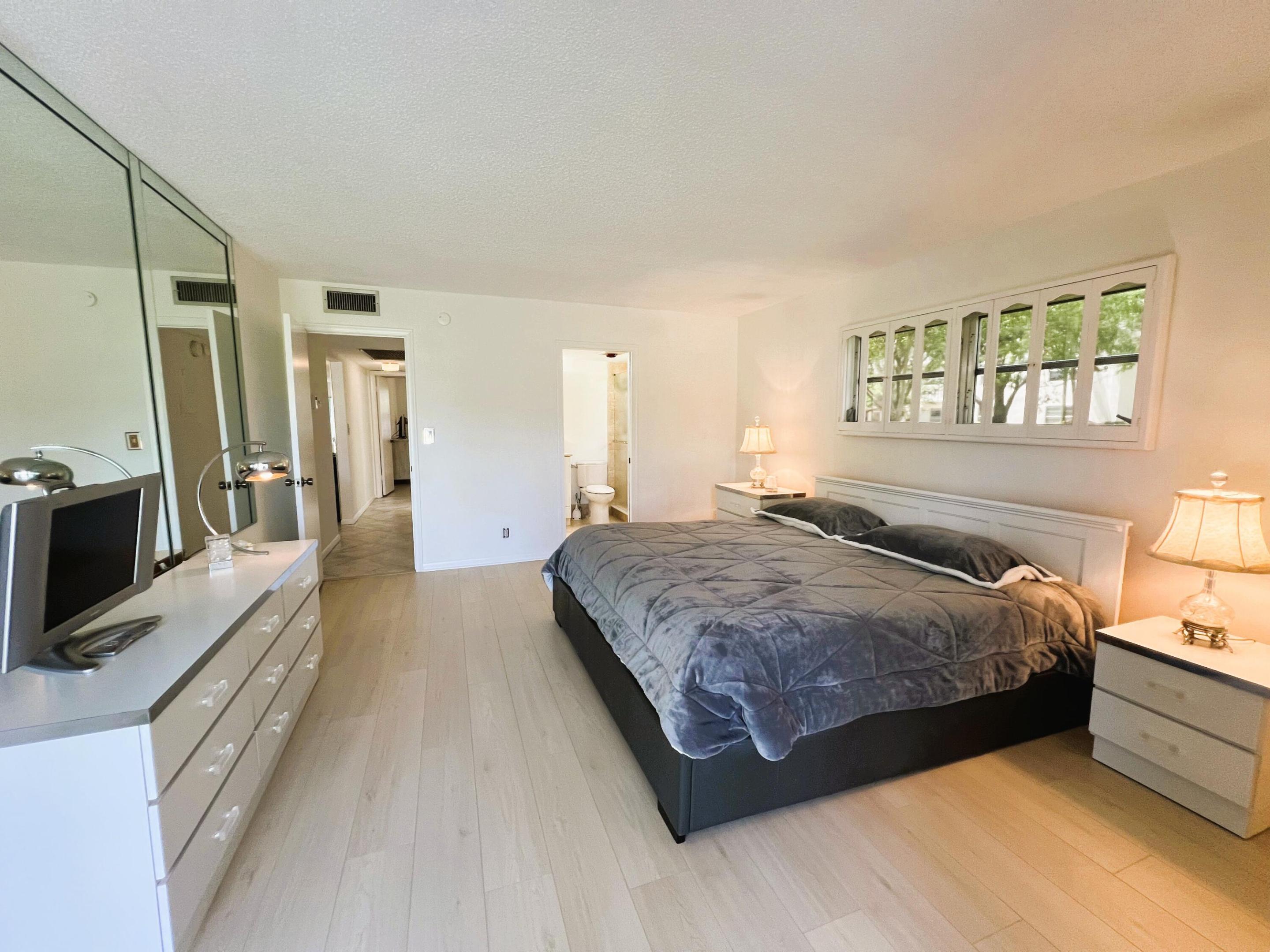 VICTORIA VILLAGE E CONDO - Residential