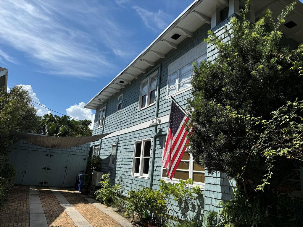 Photo of 511 SE 9th Avenue, Fort Lauderdale, FL 33301 (MLS # F10456205)
