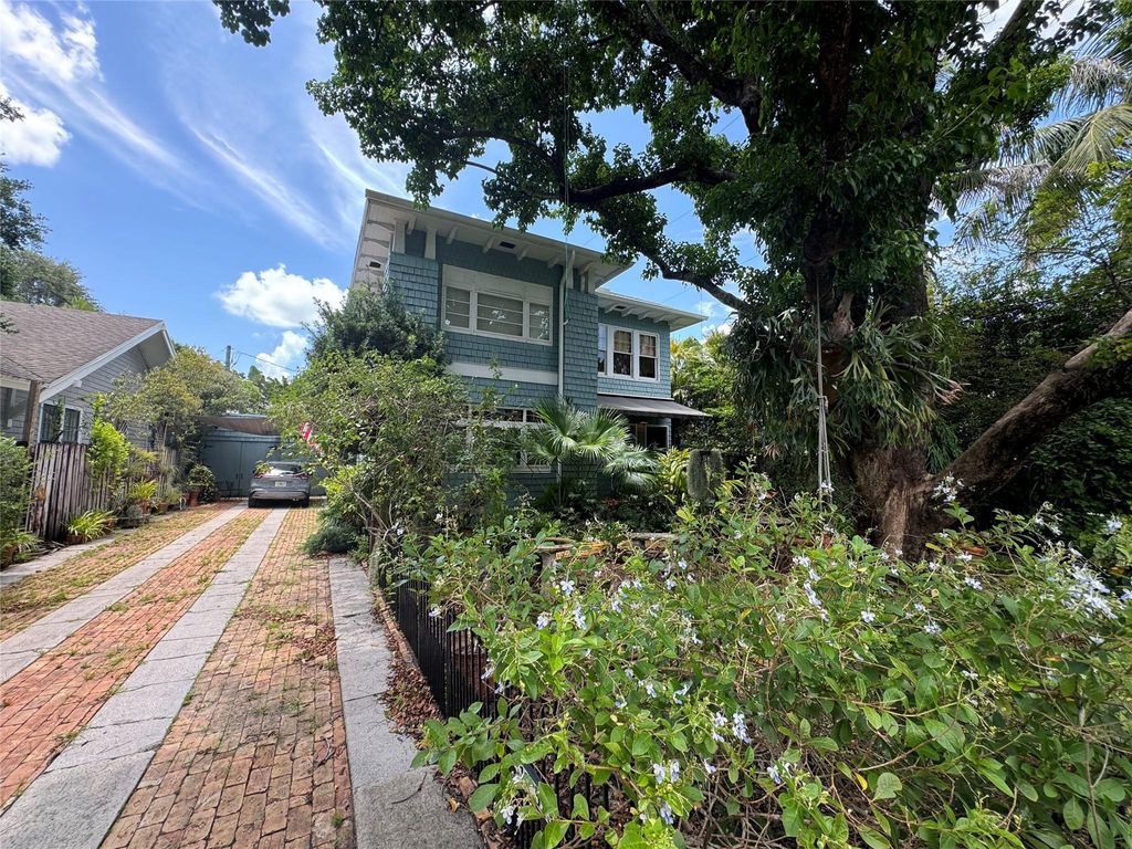 Photo of 511 SE 9th Ave, Fort Lauderdale, FL 33301 (MLS # F10456205)