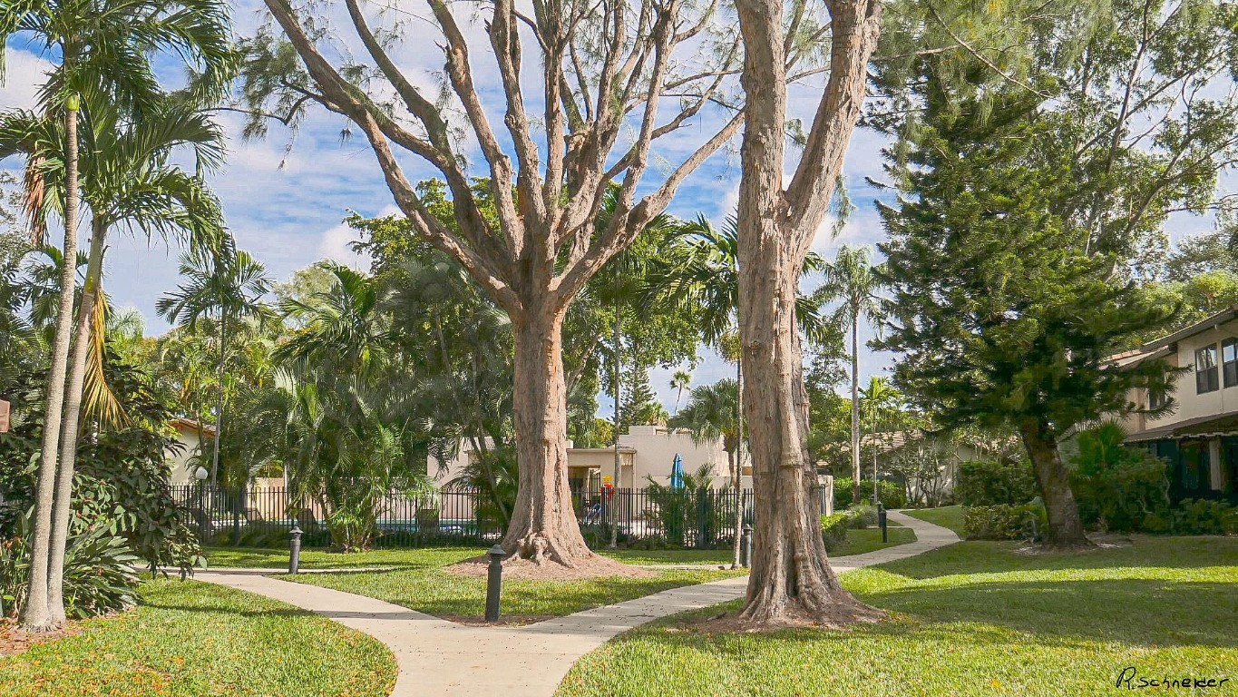 HILLS OF INVERRARY - Residential