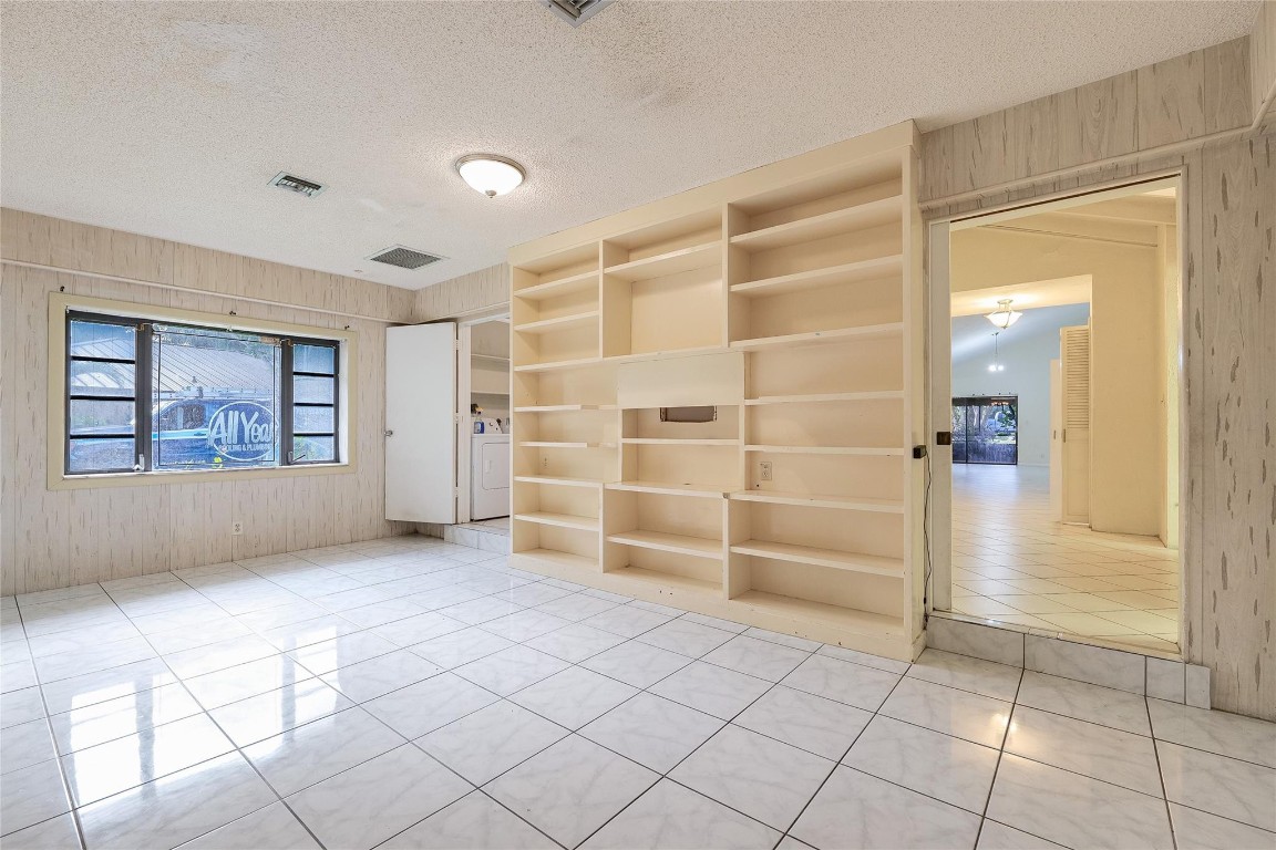 HILLS OF INVERRARY - Residential