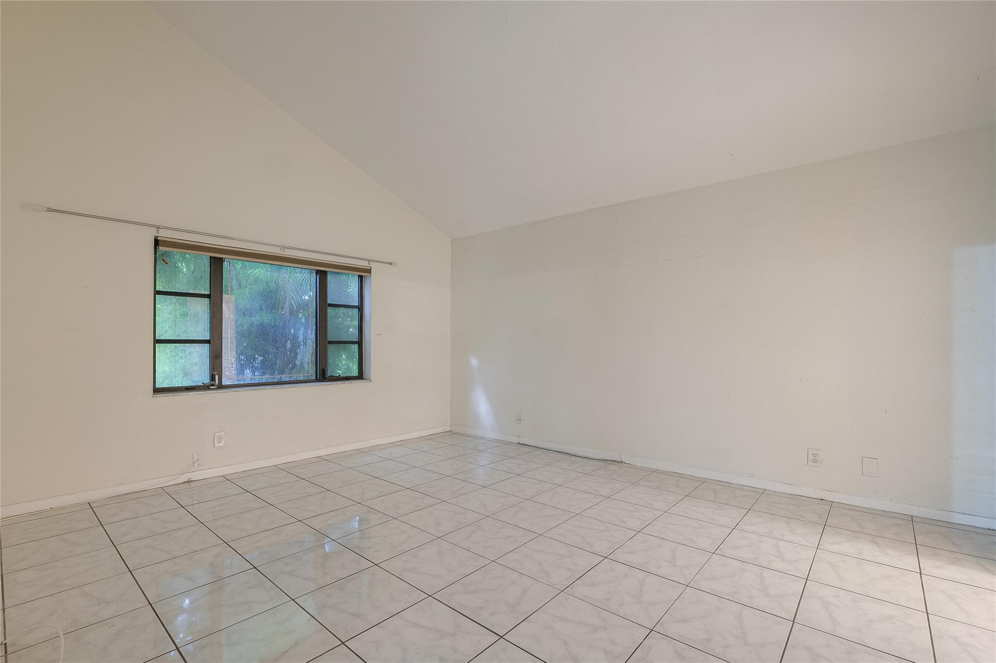 HILLS OF INVERRARY - Residential