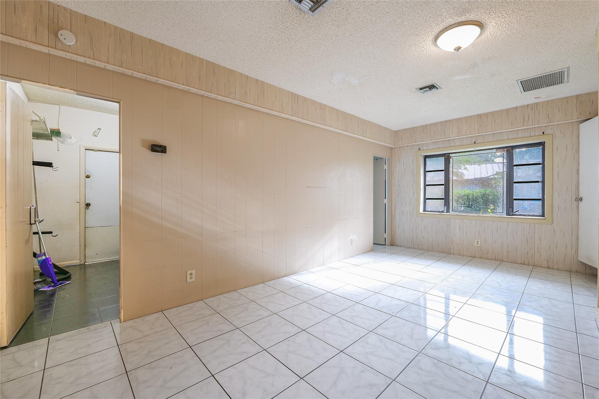 HILLS OF INVERRARY - Residential