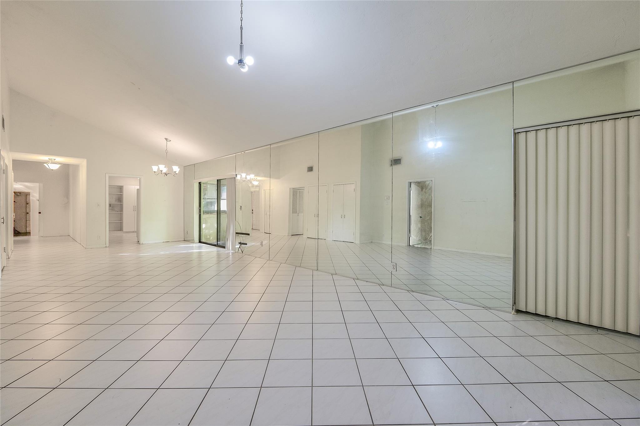 HILLS OF INVERRARY - Residential