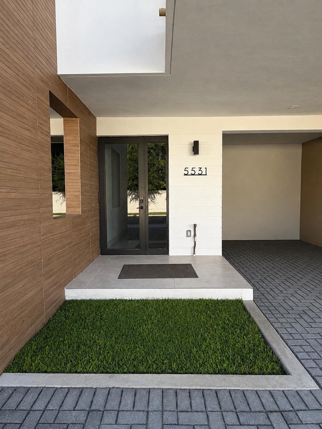 Photo of 5531 W Oak Way, Fort Lauderdale, FL 33314 (MLS # B26077974)