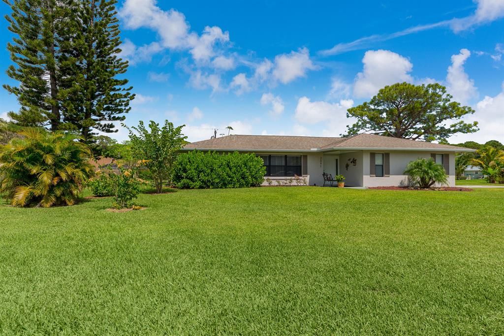 Photo of 2091 SE Westmoreland Boulevard, Port Saint Lucie, FL 34952 (MLS # R10877541)