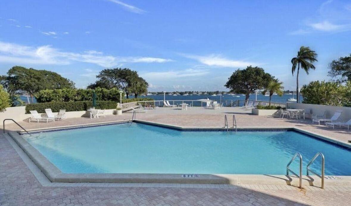 PALM BEACH HOUSE CONDO - Residential