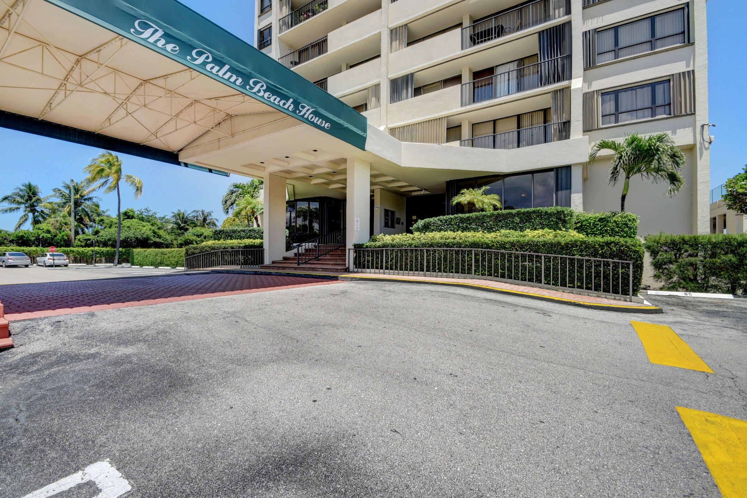 PALM BEACH HOUSE CONDO - Residential