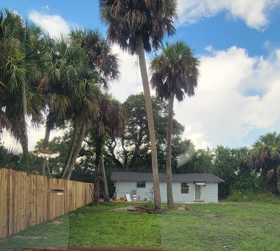 Like New inside, Newly renovated. One bedroom house with plenty of outdoors.Owners only wants maximum 2 people living there, with NO Pets .Bedroom is carpeted But rest of the house is all tiled. Granite counter tops and New Kitchen cabinets and appliances are all Brand New.All informations here deemed reliable but must be confirmed by the Tenants or their agent