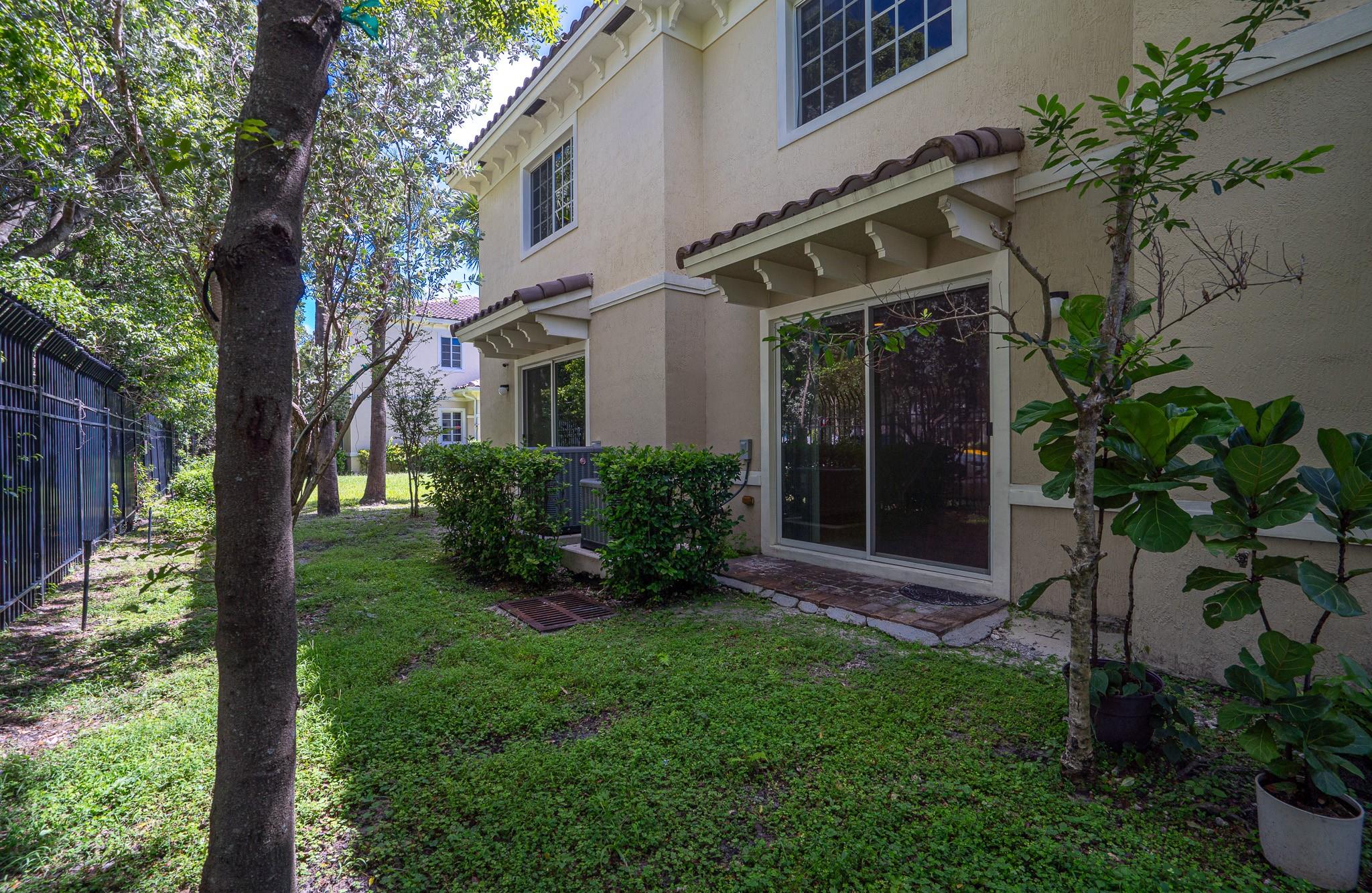 2714 SW 81st Ter 2706