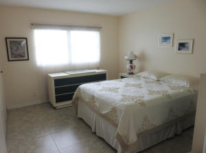 CRESTHAVEN VILLAS CONDO 24 - Residential