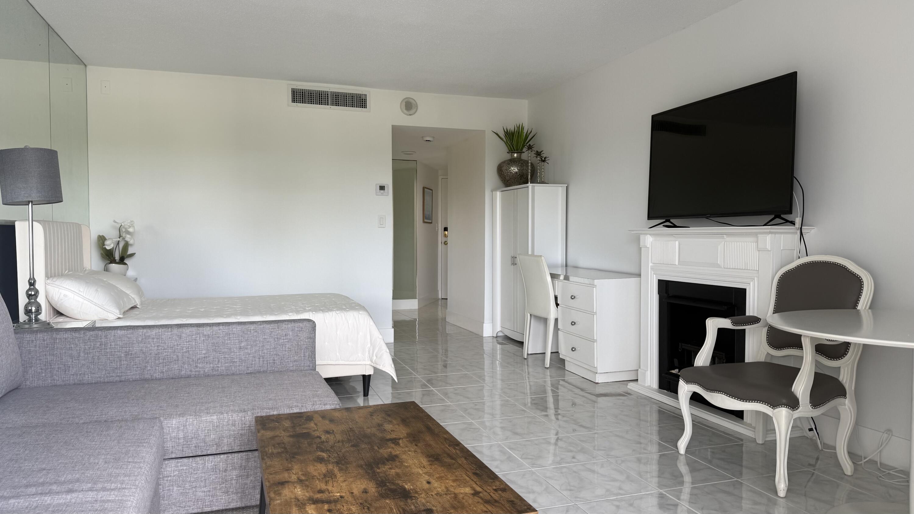 PORTOFINO CONDO PT OF LTS 15 AND 16,JARVIS PAR - Residential Lease