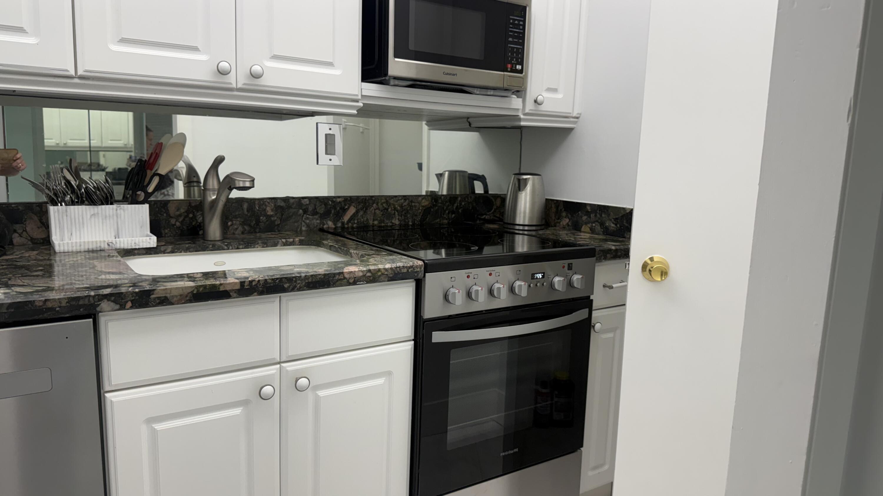 PORTOFINO CONDO PT OF LTS 15 AND 16,JARVIS PAR - Residential Lease
