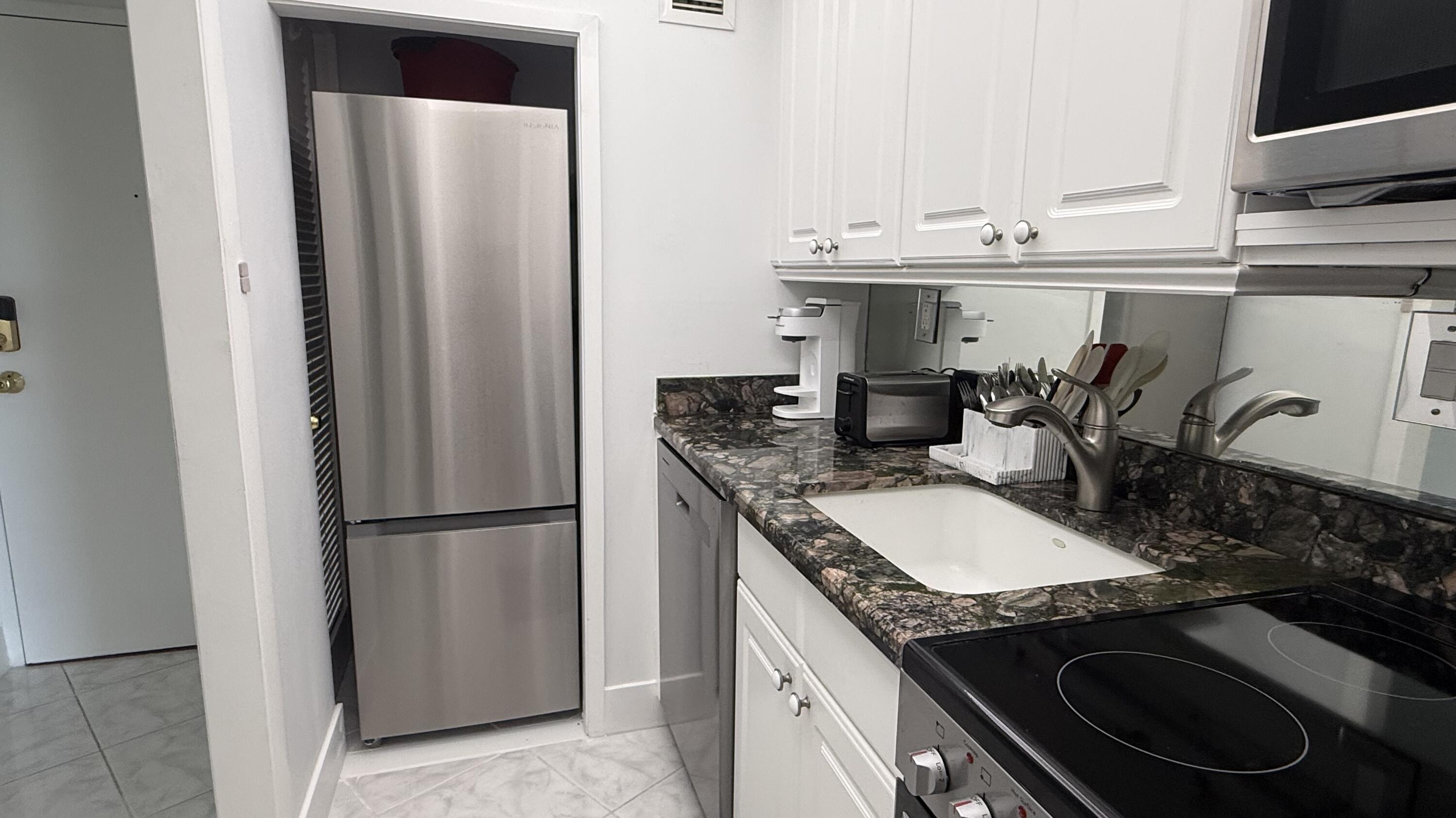 PORTOFINO CONDO PT OF LTS 15 AND 16,JARVIS PAR - Residential Lease