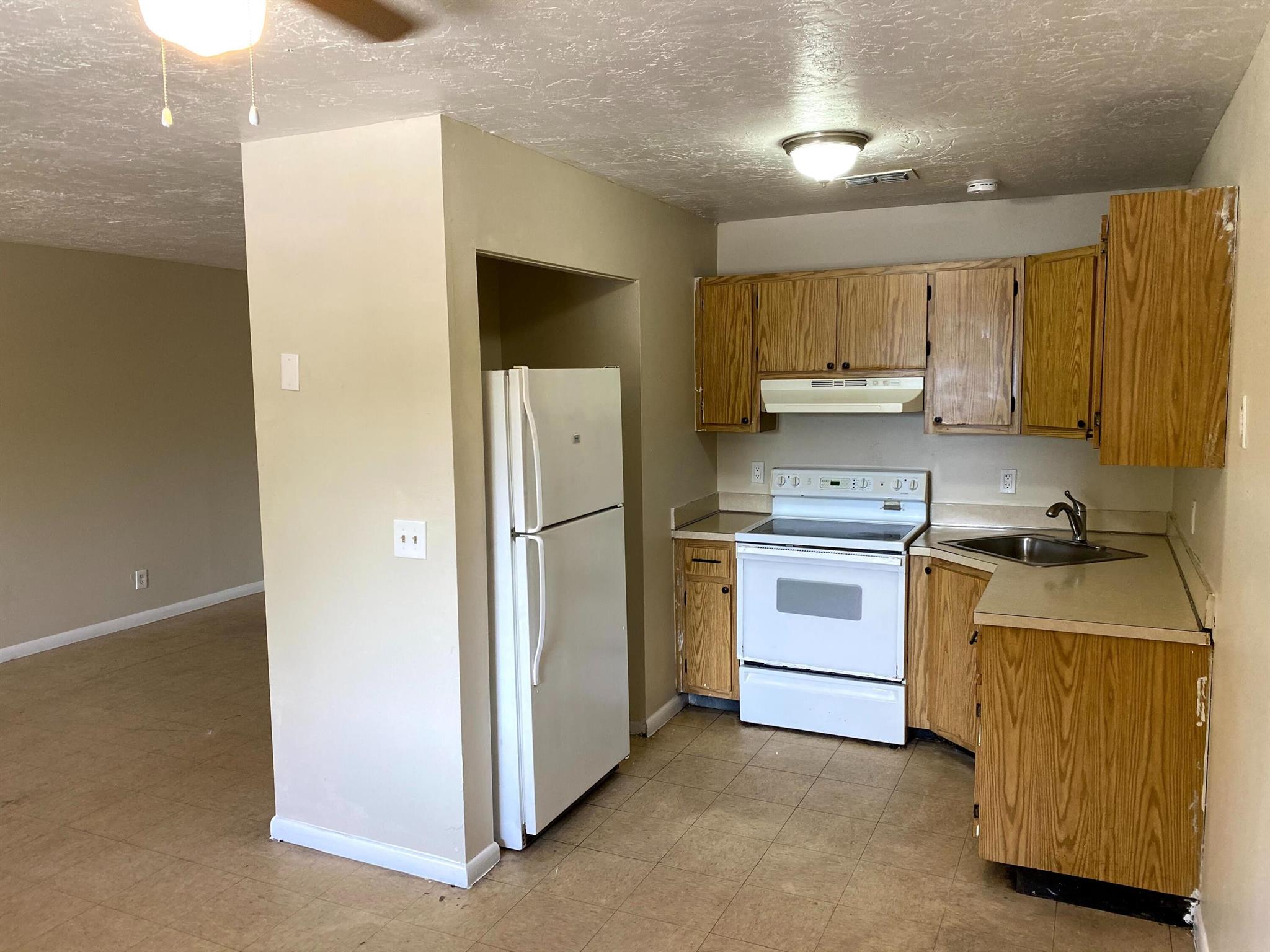 PALM BEACH NORTH IN - Residential Lease