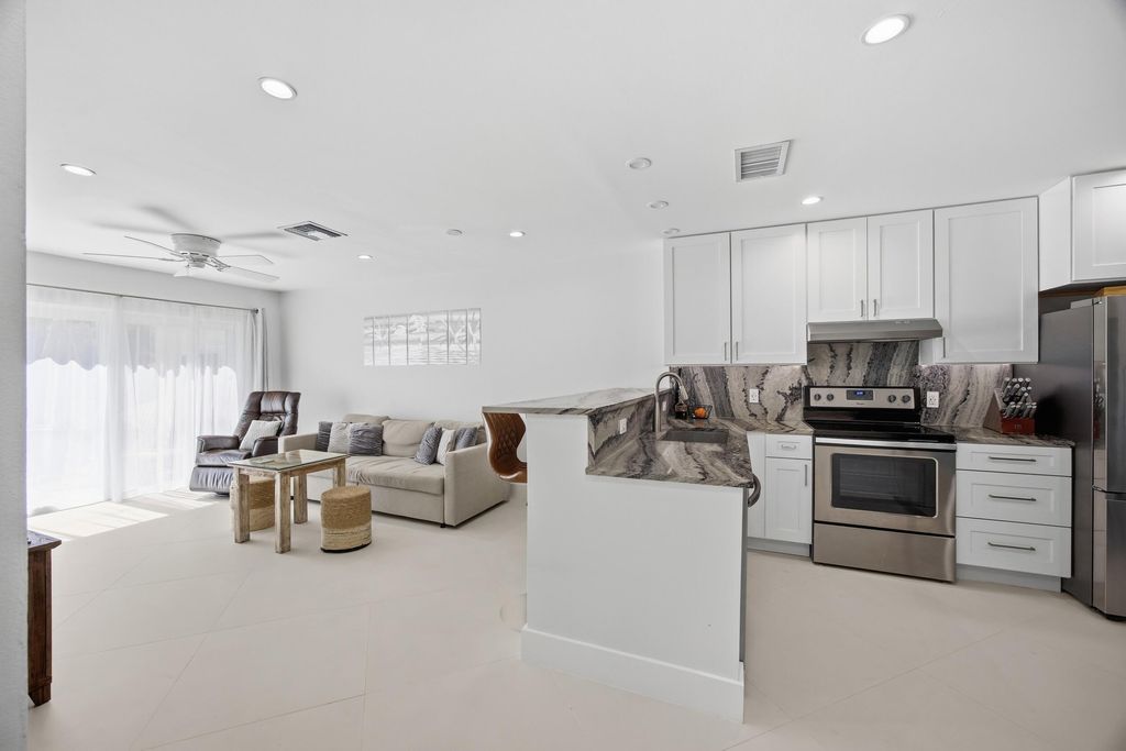 Photo of 155 Deerfield Drive N, Jupiter, FL 33458 (MLS # R11167015)