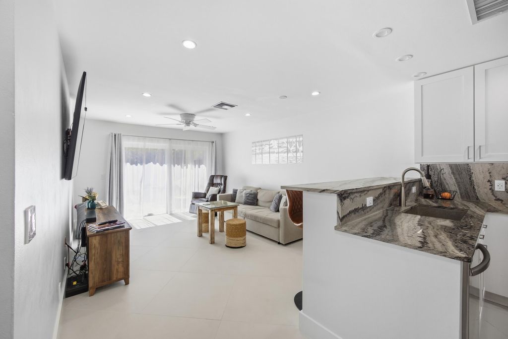 Photo of 155 Deerfield Drive N, Jupiter, FL 33458 (MLS # R11167015)