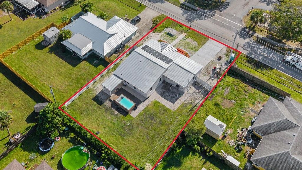 Photo of 2313 SE Mariposa Avenue, Port Saint Lucie, FL 34952 (MLS # R11128778)