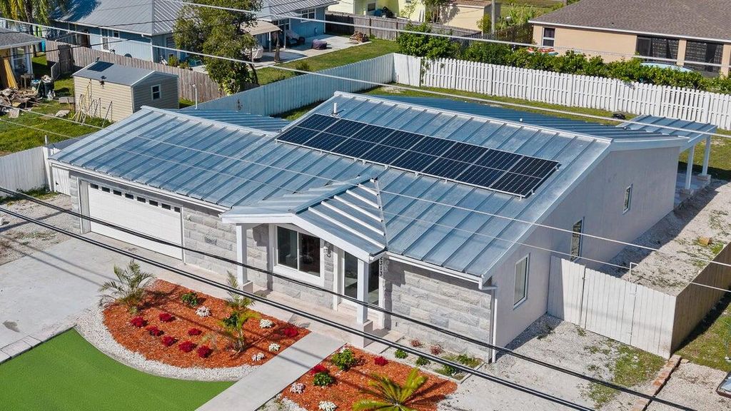 Photo of 2313 SE Mariposa Avenue, Port Saint Lucie, FL 34952 (MLS # R11128778)