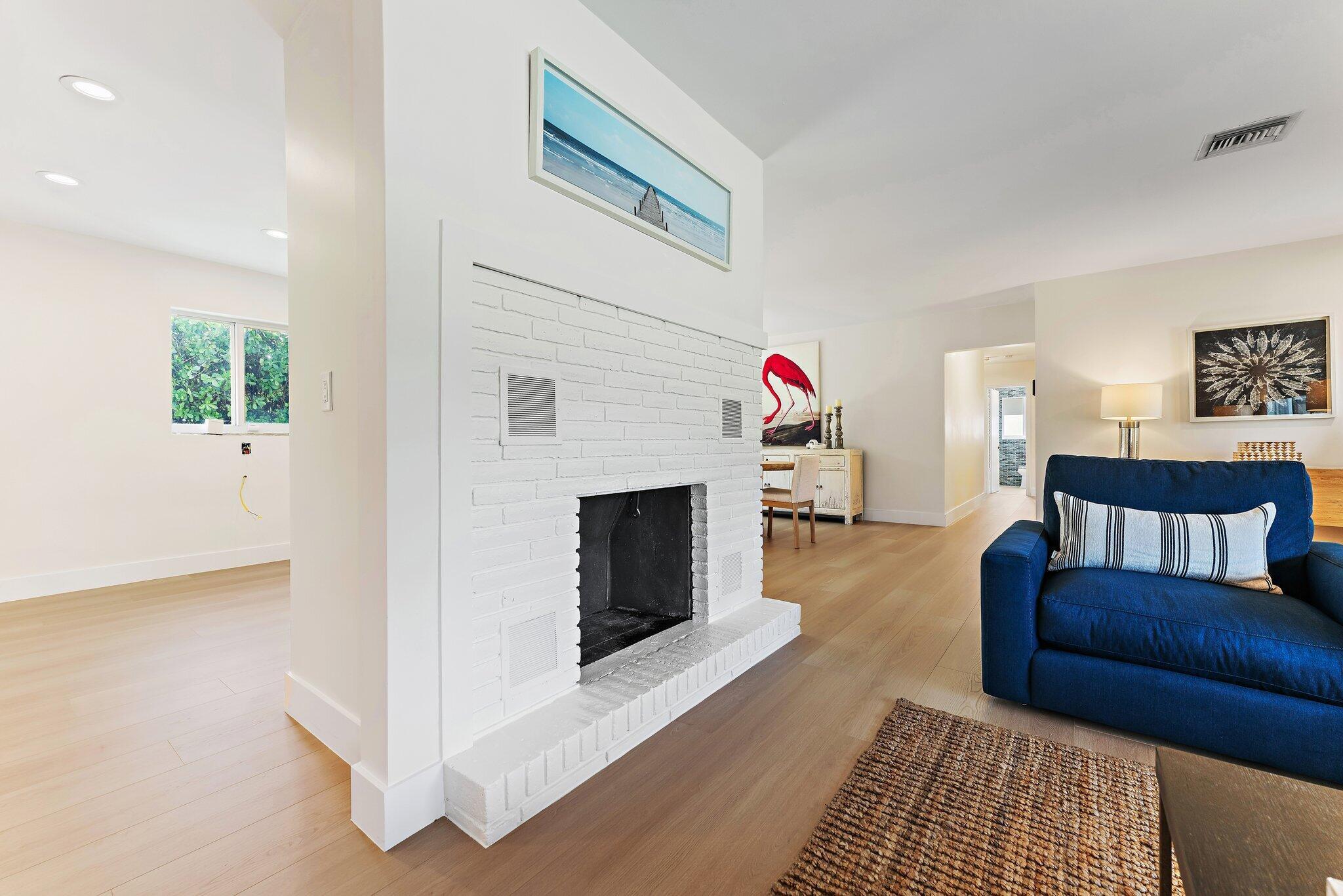 WORTH COURT WPB 1ST ADD I - Residential Lease