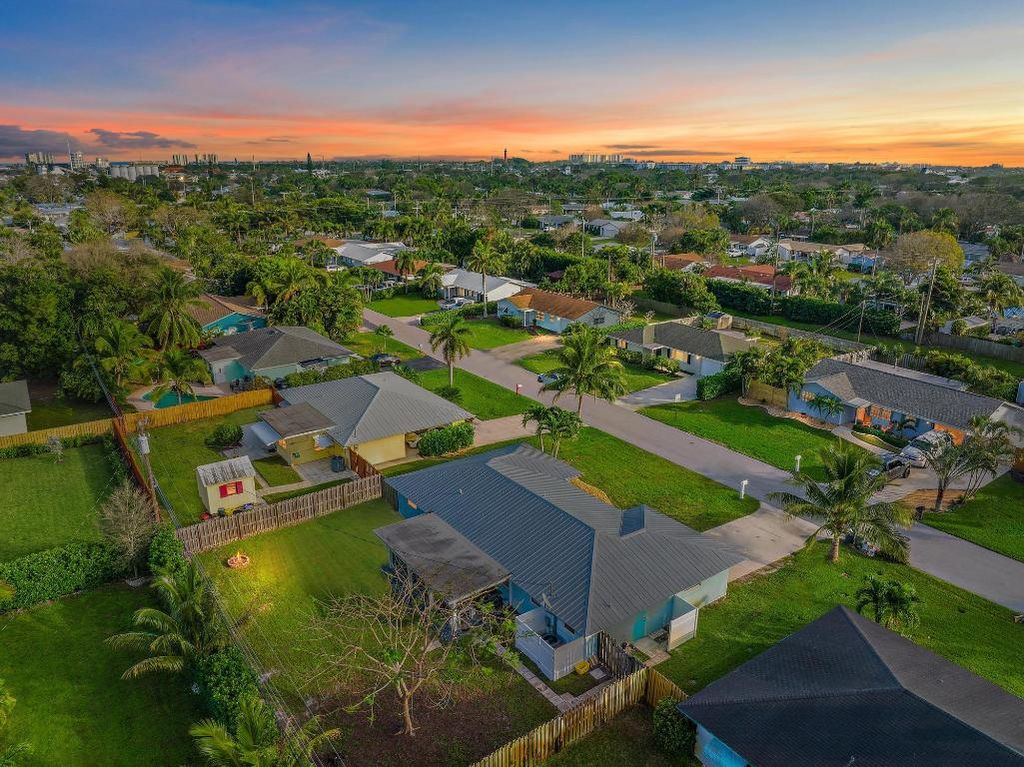 Photo of 379 Franklin Road, Tequesta, FL 33469 (MLS # R10949701)