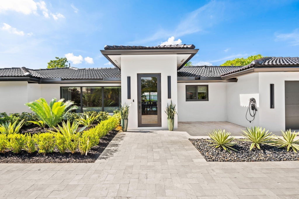 Photo of 2648 NE 34TH Street, Fort Lauderdale, FL 33306 (MLS # B26077323)