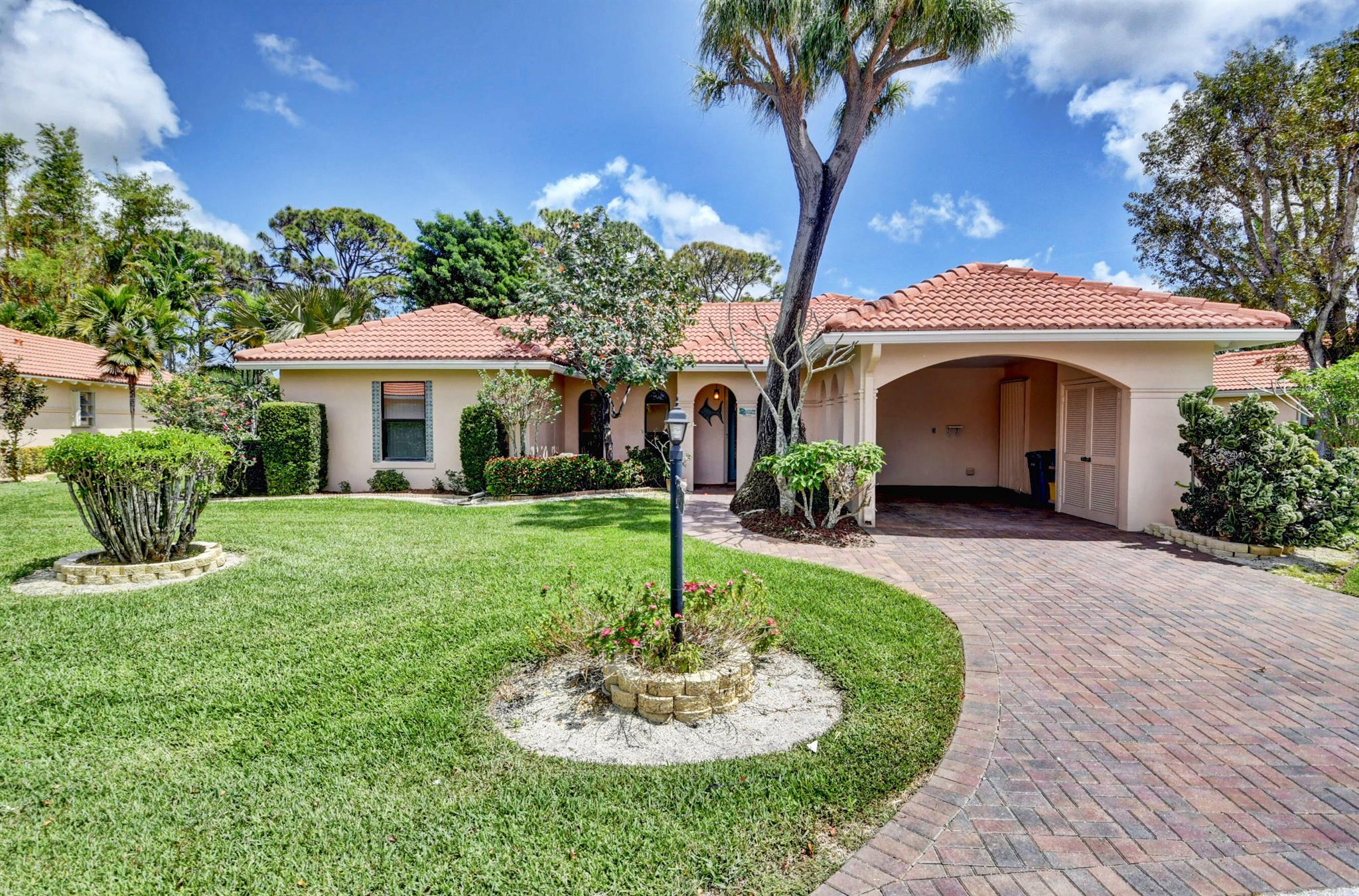 Great 2 bedroom villa with wide open views of the 2nd fairway. The breeze from the east blows right into this home with the early morning sun. Split floor plan, full home generator.