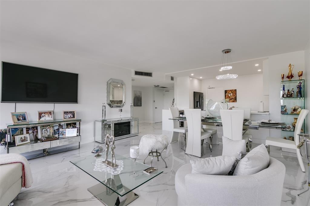 3333 NE 34th St 304