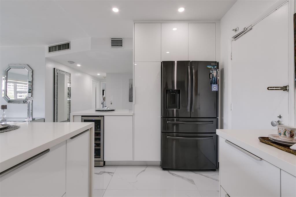 3333 NE 34th St 304