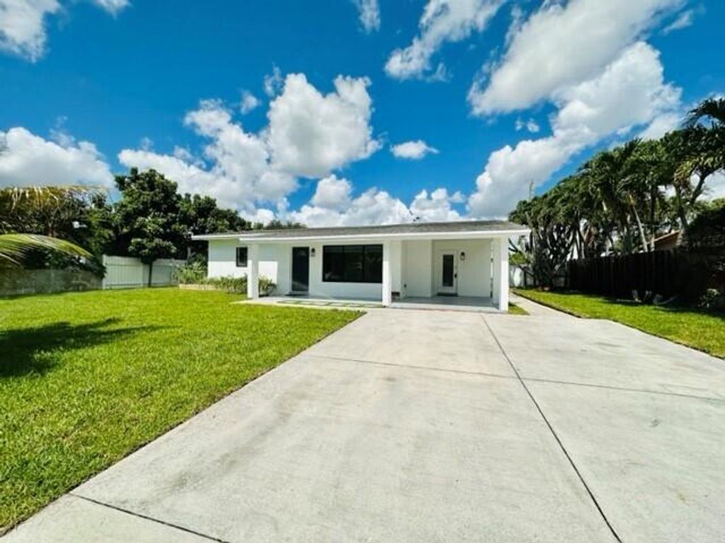 Photo of 3421 NE 14th Avenue, Pompano Beach, FL 33064 (MLS # R11166570)