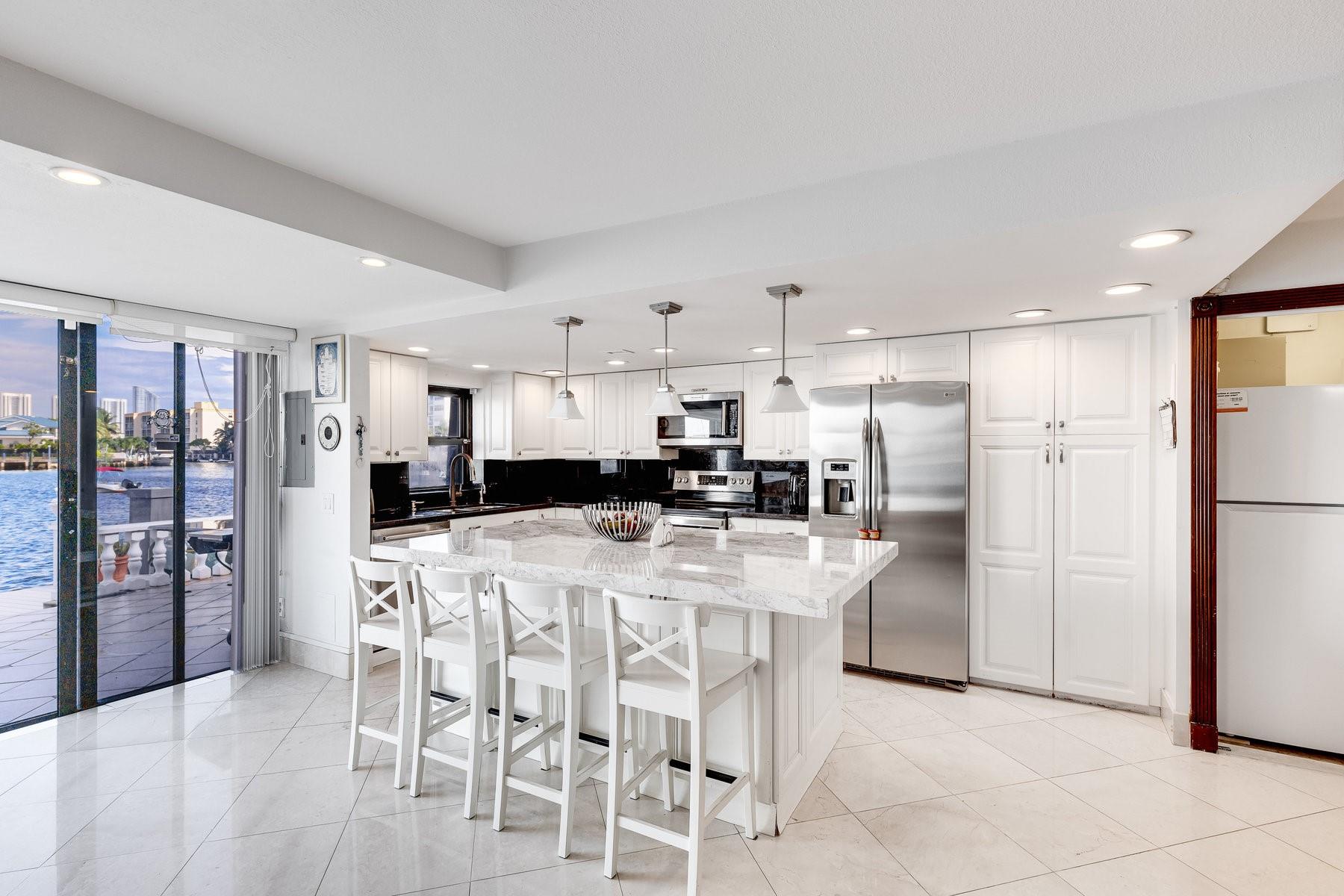 View photos, virtual tours, details... 16503 NE 27th Pl 19