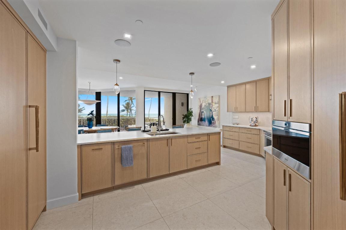 TWENTY SEVEN SEVENTY SOUTH OCEAN BOULEVARD COND DE - Residential
