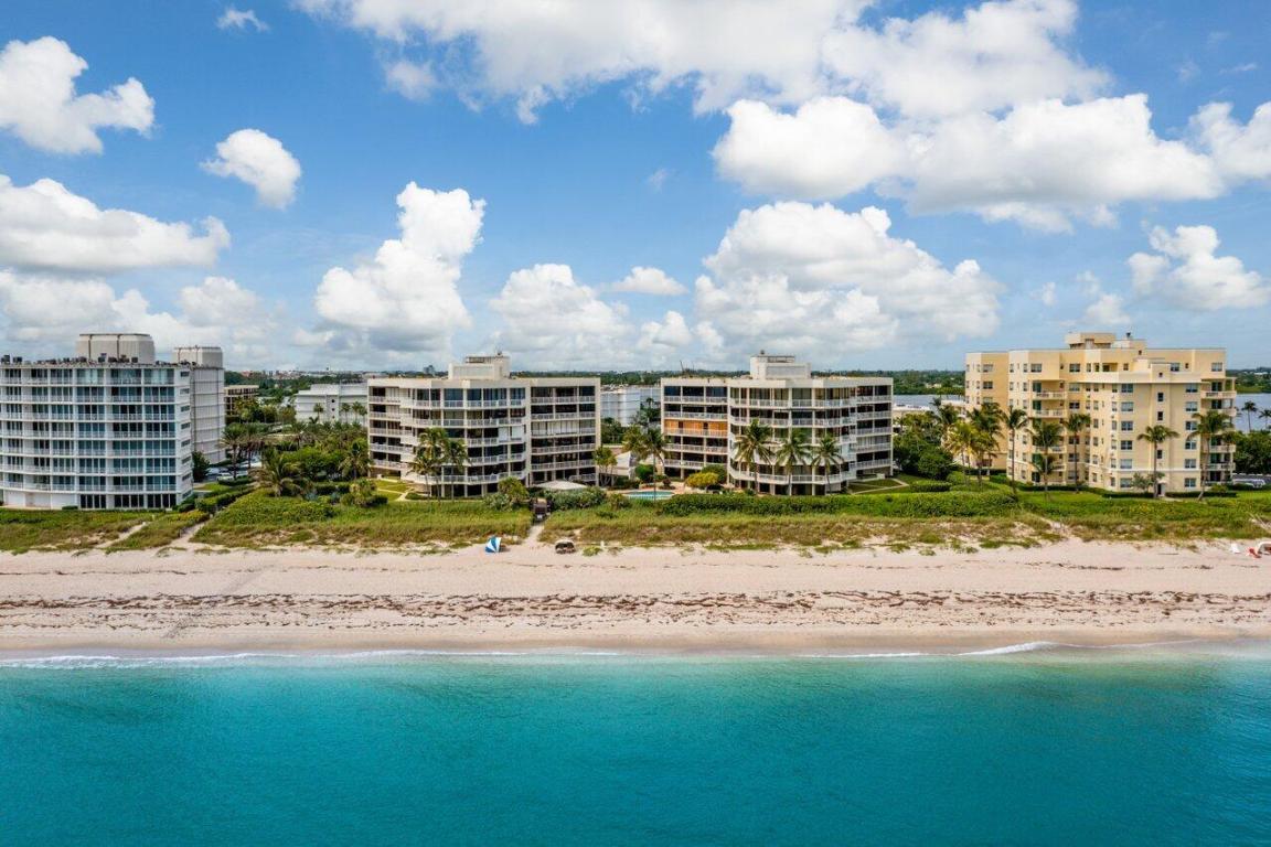 TWENTY SEVEN SEVENTY SOUTH OCEAN BOULEVARD COND DE - Residential