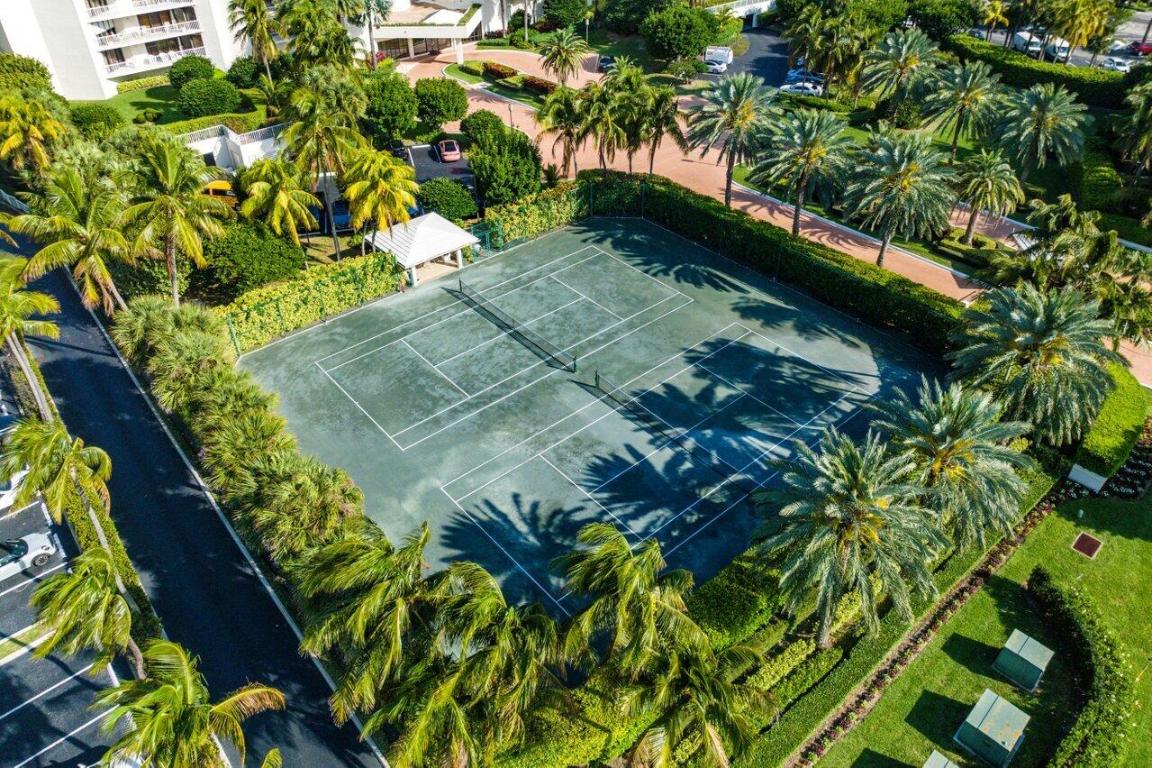 TWENTY SEVEN SEVENTY SOUTH OCEAN BOULEVARD COND DE - Residential