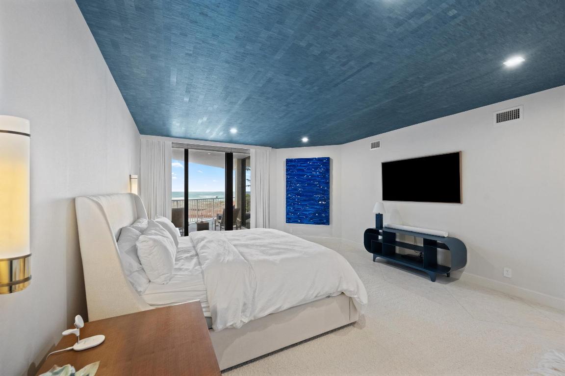 TWENTY SEVEN SEVENTY SOUTH OCEAN BOULEVARD COND DE - Residential