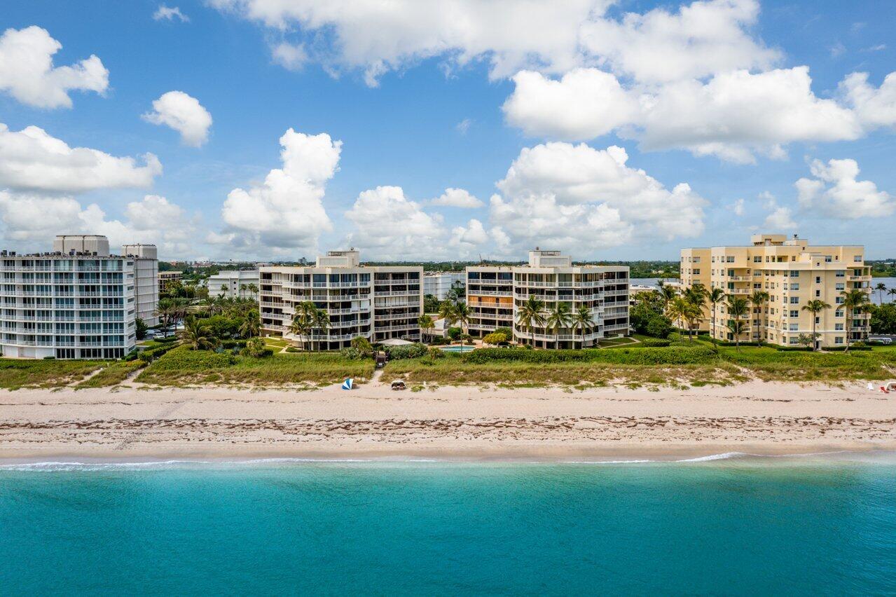 TWENTY SEVEN SEVENTY SOUTH OCEAN BOULEVARD COND DE - Residential
