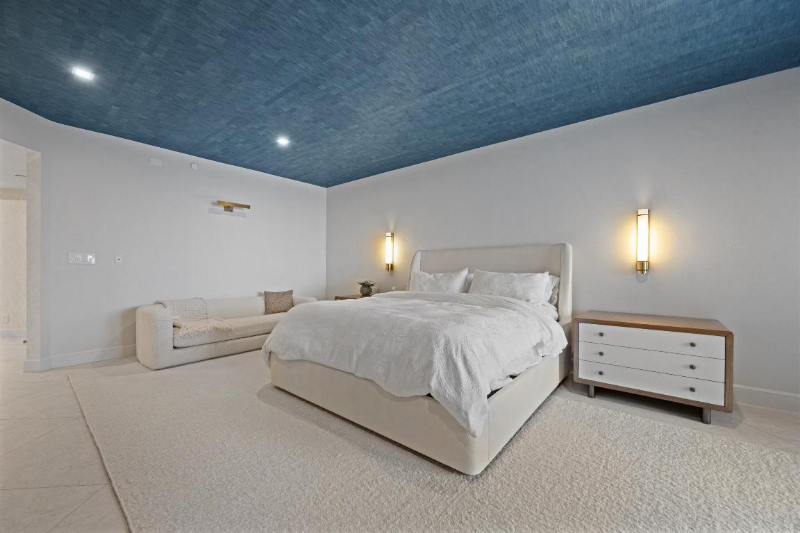 TWENTY SEVEN SEVENTY SOUTH OCEAN BOULEVARD COND DE - Residential