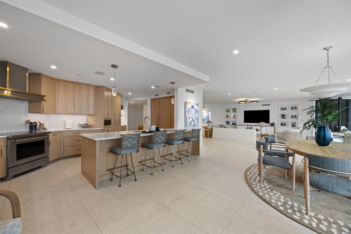 TWENTY SEVEN SEVENTY SOUTH OCEAN BOULEVARD COND DE - Residential