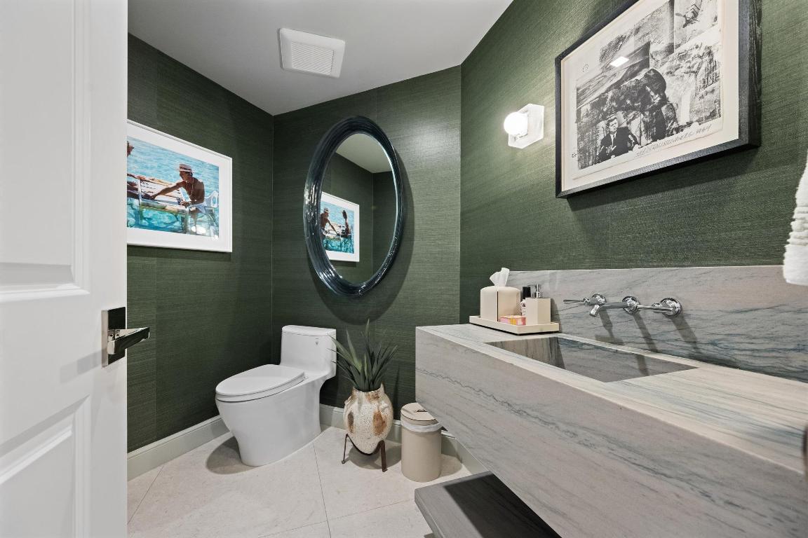 TWENTY SEVEN SEVENTY SOUTH OCEAN BOULEVARD COND DE - Residential