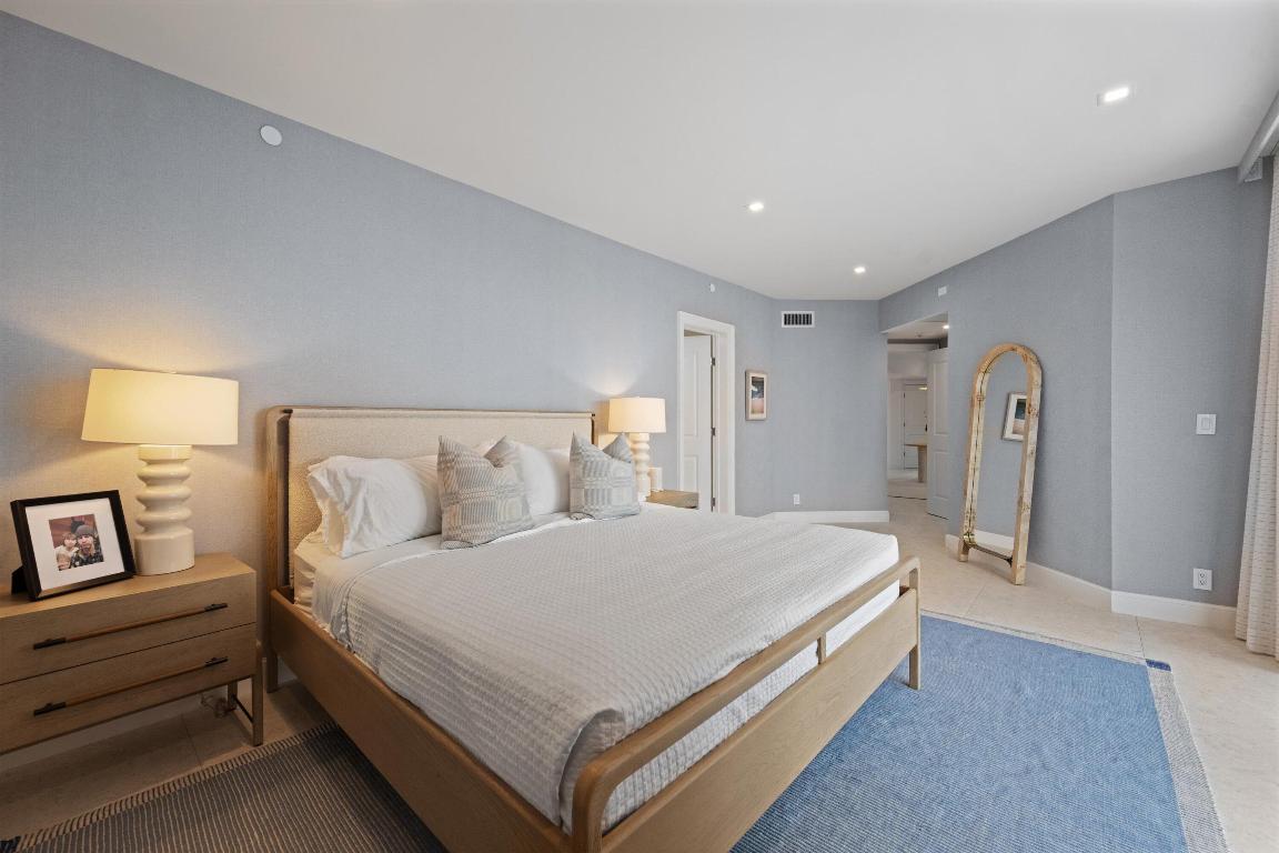 TWENTY SEVEN SEVENTY SOUTH OCEAN BOULEVARD COND DE - Residential