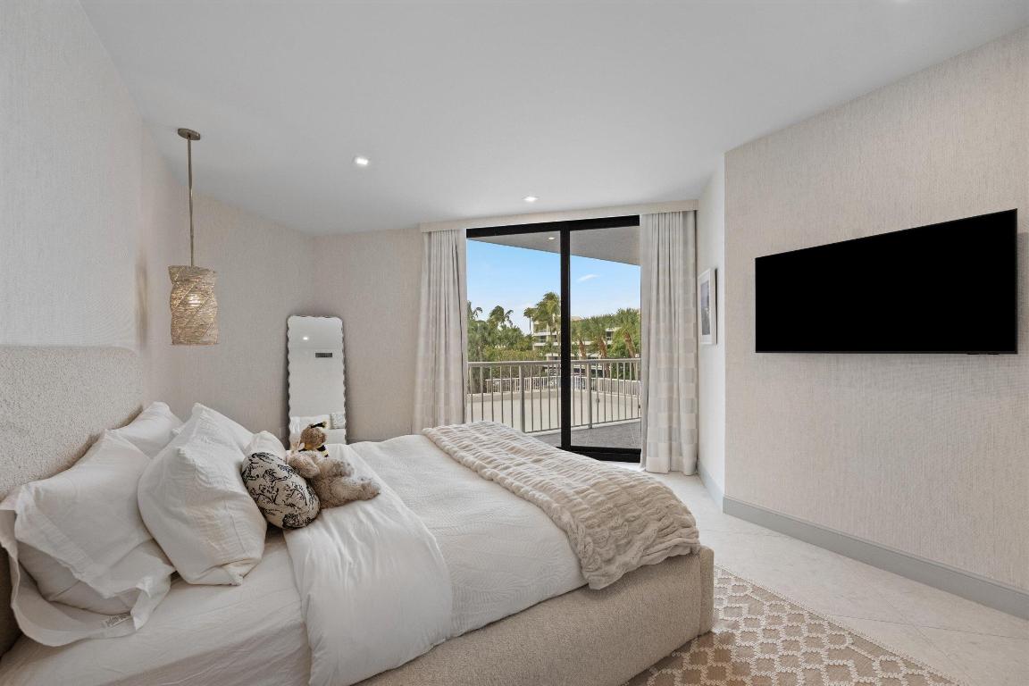 TWENTY SEVEN SEVENTY SOUTH OCEAN BOULEVARD COND DE - Residential