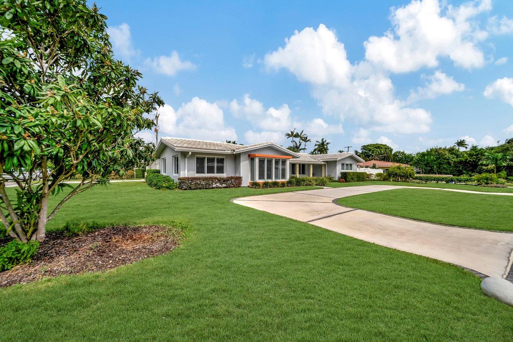 Photo of 2625 NE 28th Street, Fort Lauderdale, FL 33306 (MLS # F10467312)