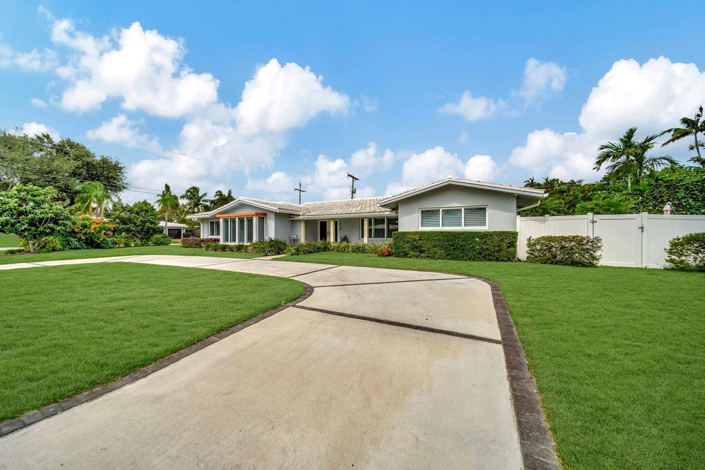 Photo of 2625 NE 28th Street, Fort Lauderdale, FL 33306 (MLS # F10467312)